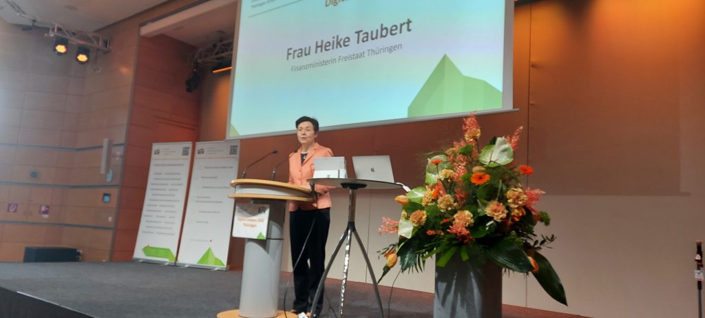 Frau Heike Taubert